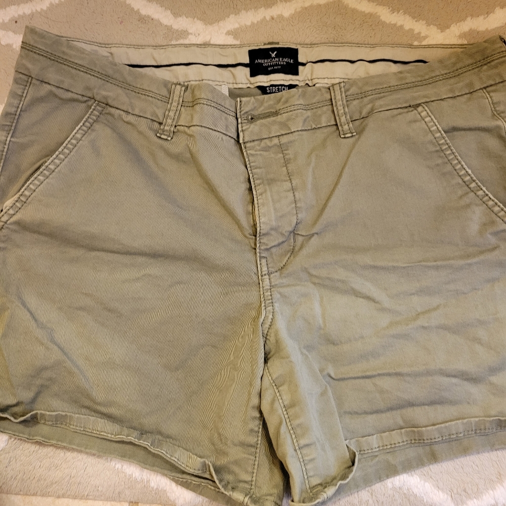 American Eagle Midi shorts